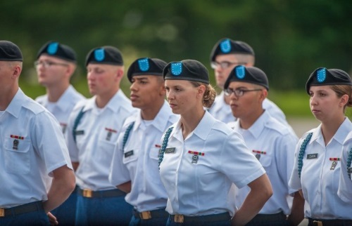women can signup for army airborne school