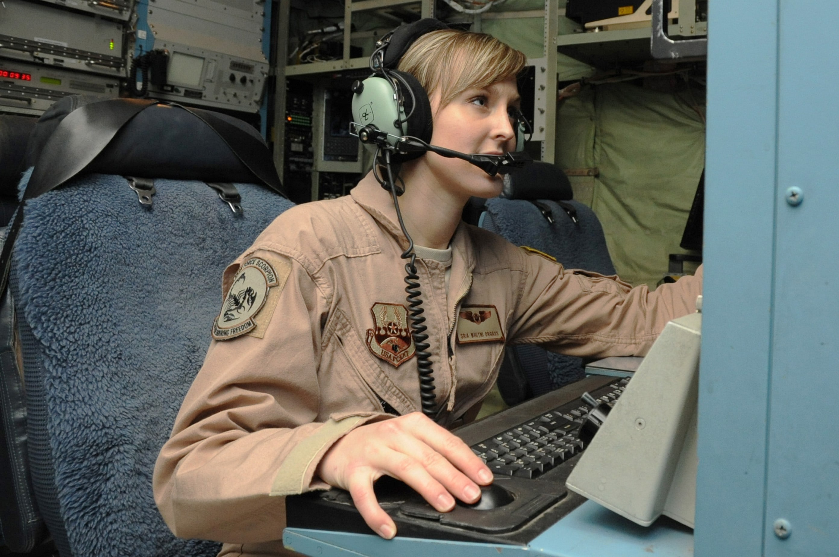 an Airborne Cryptologic Language Analyst at work