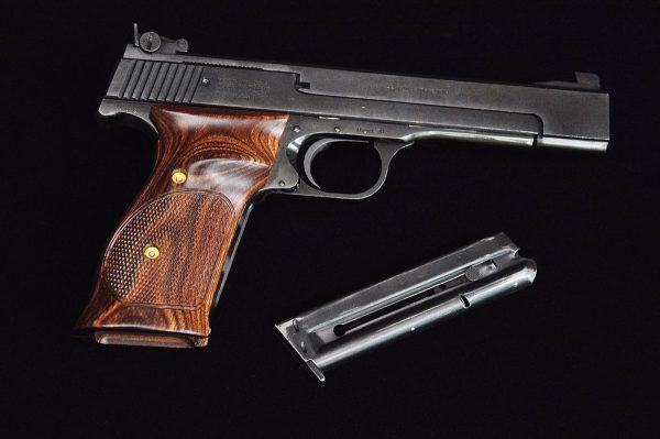 1200px-Smith_and_Wesson_Model_41_-_1972