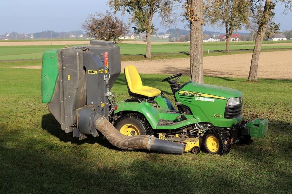 john-deere-ride-on-mower-tractor-commercial-vehicle-agriculture-agricultural-machinery