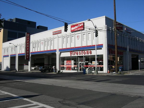 800px-Seattle_-_Westlake_-_Firestone_01