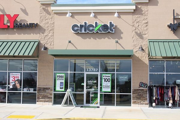 800px-Cricket_Wireless_store,_Thomasville-1
