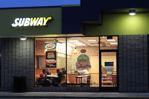 800px-Subway_restaurant_Pittsfield_Township_Michigan