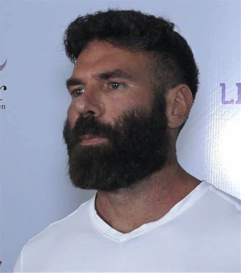 dan bilzerian served in the military although it was very brief