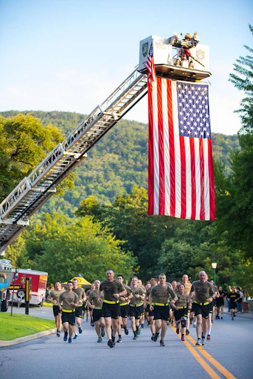 hanging us flag vertically